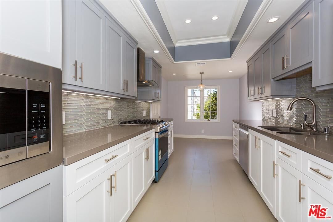 Property Photo:  1840 Veteran Ave 206  CA 90025 