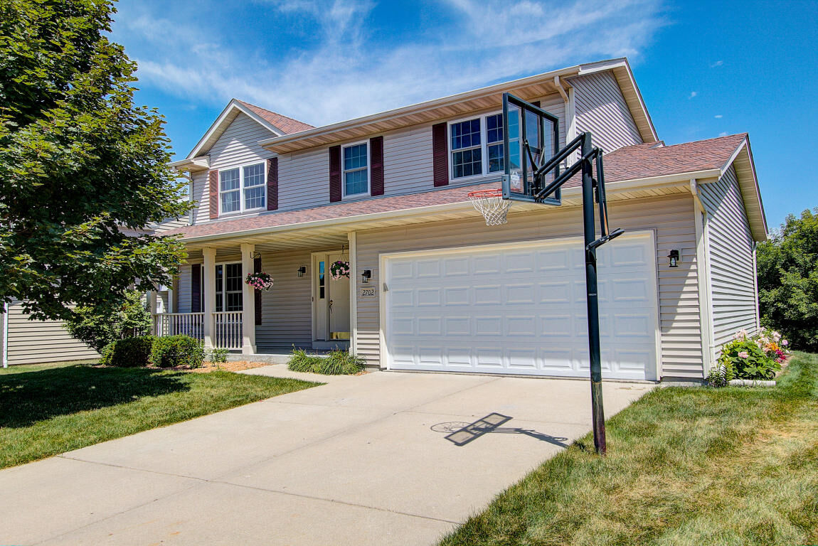 Property Photo:  2702 Great Forest Dr  WI 53090 