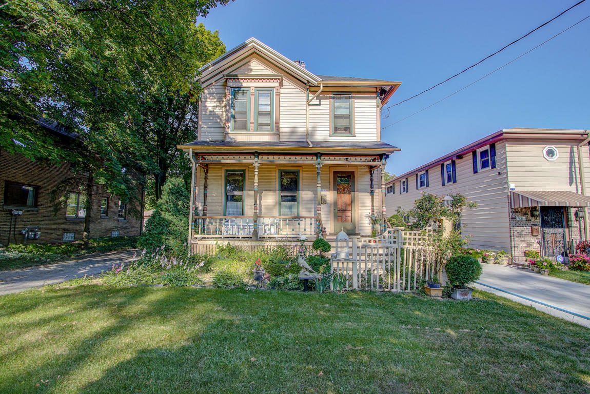 Property Photo:  1227 Glenview Ave  WI 53213 