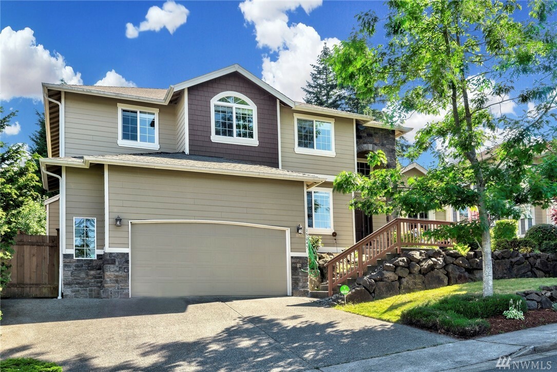 Property Photo:  15045 NE 185th St  WA 98072 