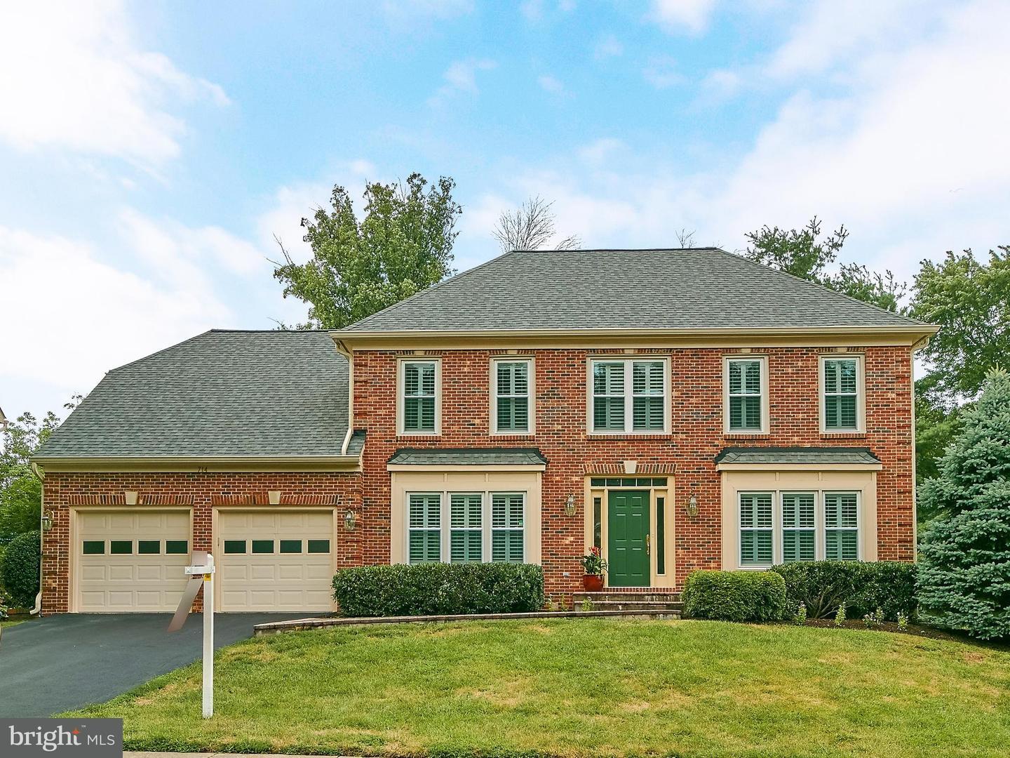 Property Photo:  714 Old Hunt Way N  VA 20170 