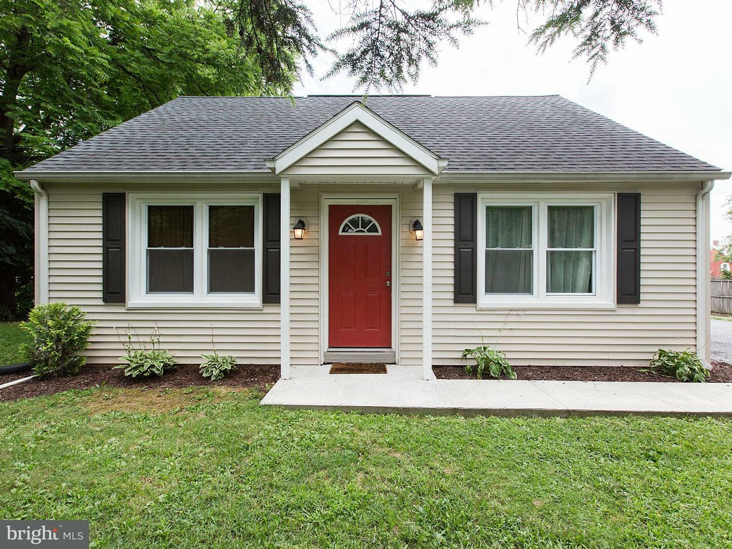 Property Photo: 202 N Main Street PA 17545