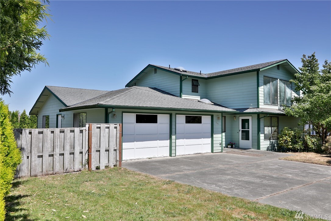 Property Photo: 705 Suzanne Ct WA 98260