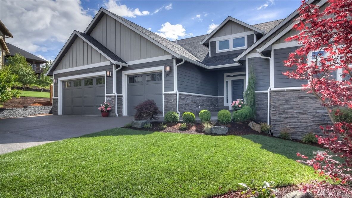 Property Photo:  2106 Pennsylvania Ct  WA 98221 