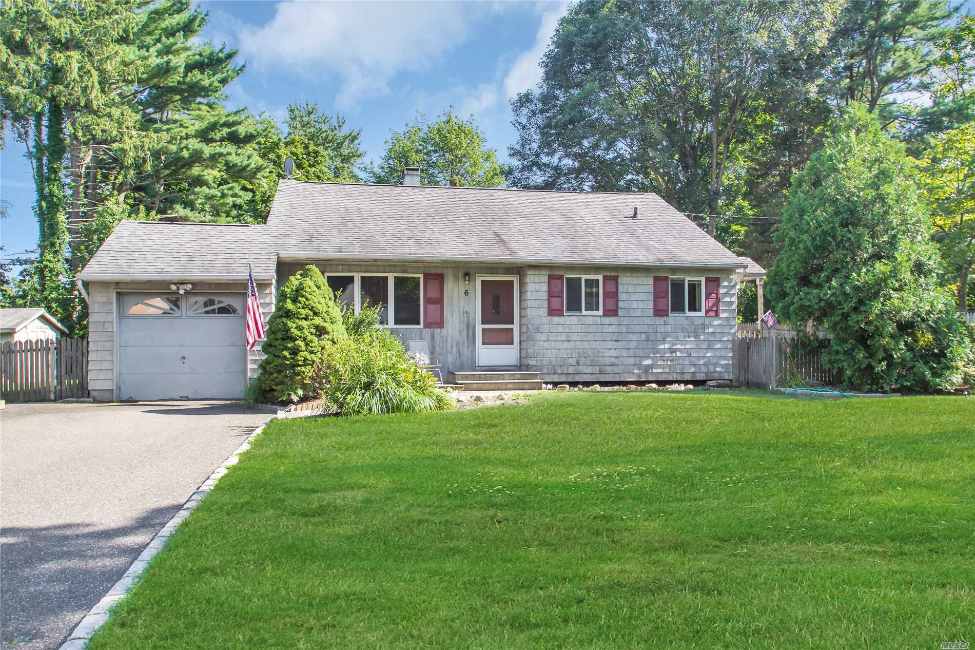 Property Photo:  6 Jillet Drive  NY 11787 