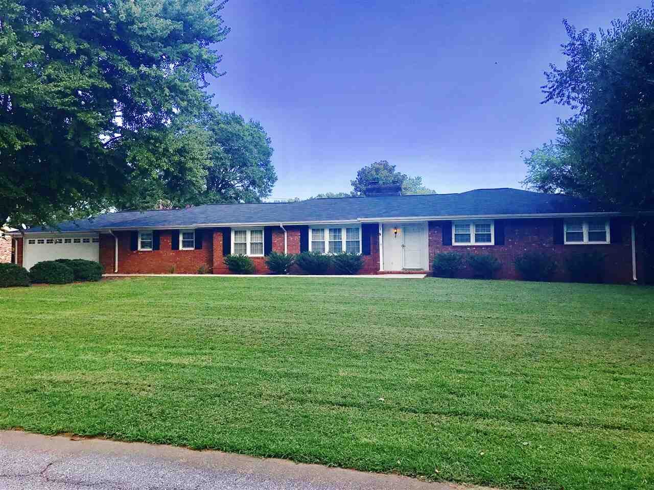 Property Photo:  310 Lowndes Drive  SC 29307
