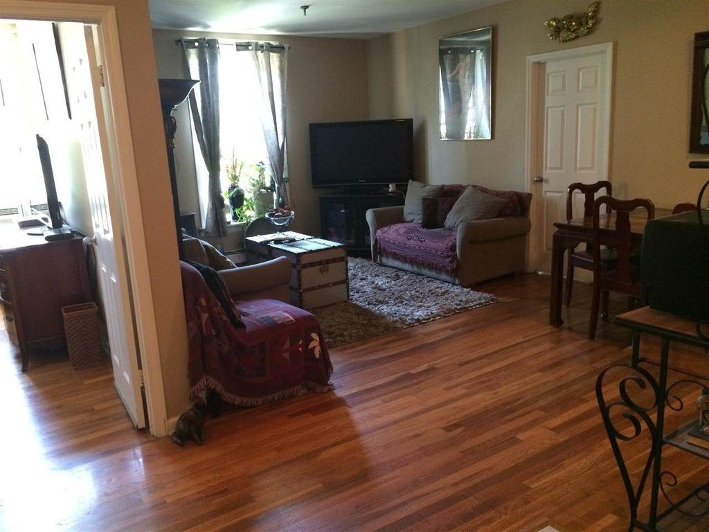 Property Photo:  319 Barrow St 3A  NJ 07302