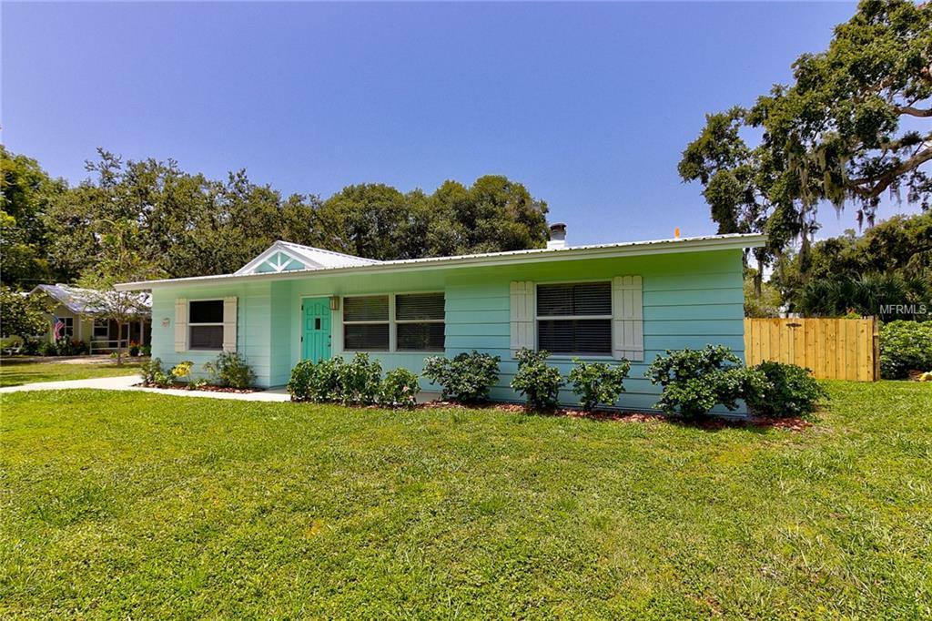 Property Photo: 2433 Hyde Park Street FL 34239