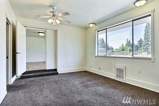 Property Photo:  2404  K Street SE  WA 98002