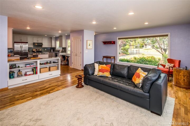 Property Photo:  3304 Plymouth Dr  WA 98225 