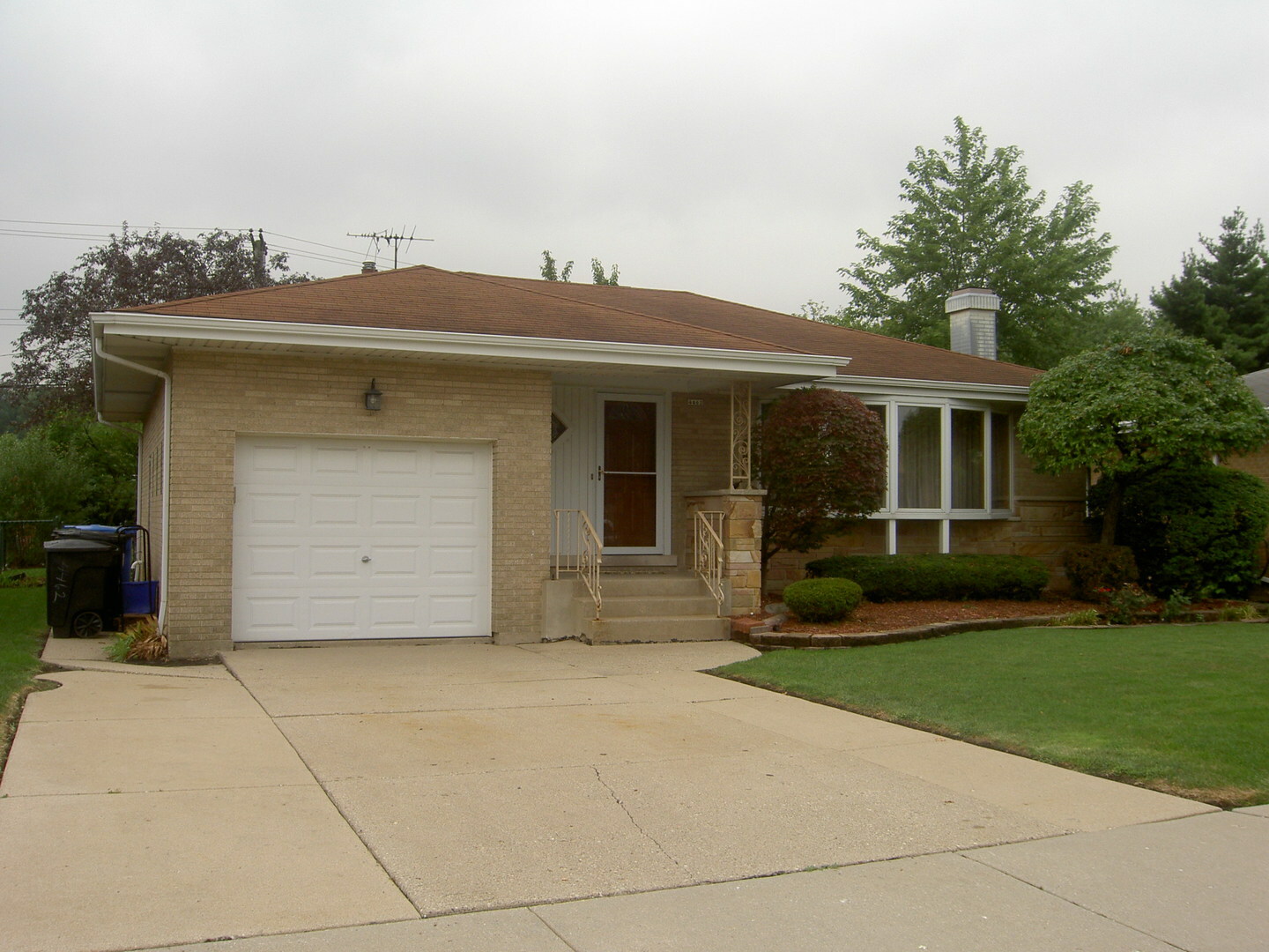 Property Photo: 4462 North Reserve Avenue IL 60656