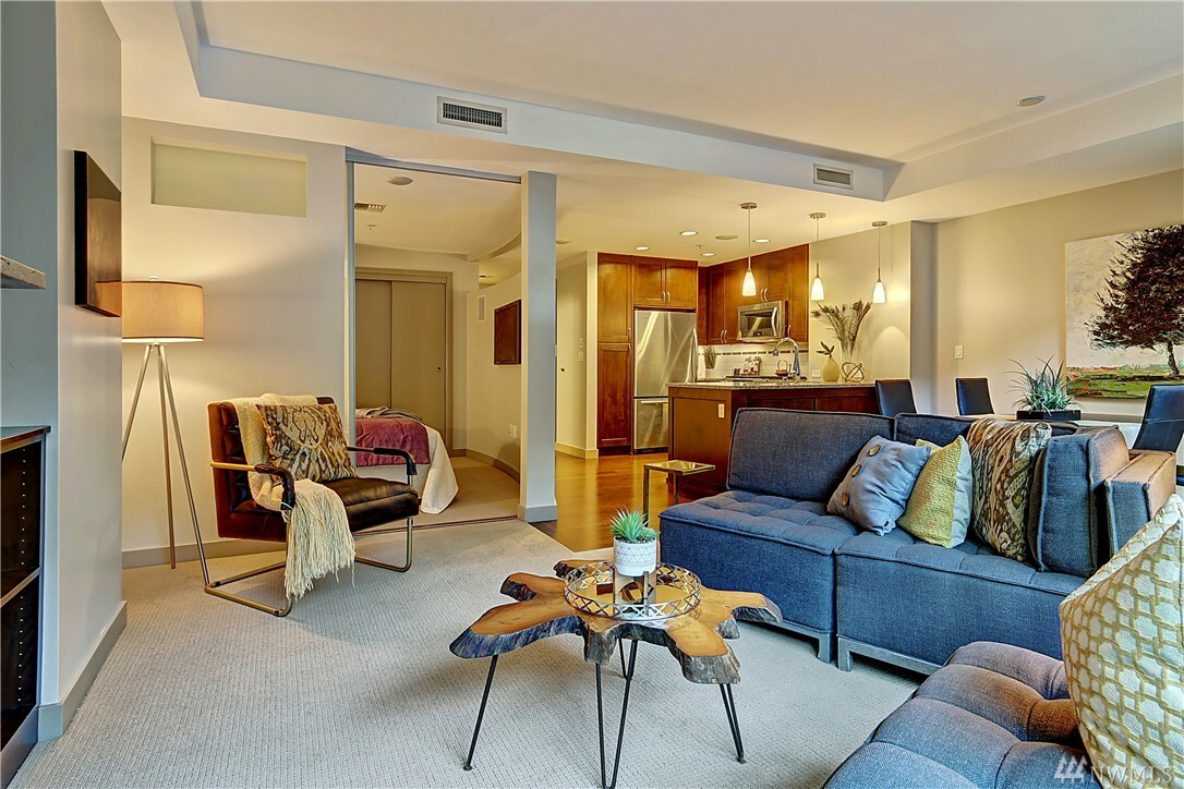 Property Photo: 10610 NE 9th Place 4210 WA 98004