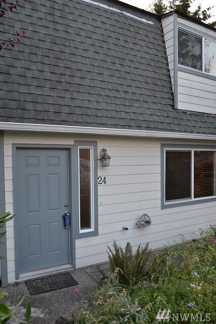 Property Photo: 1421 W Casino Rd A-24 WA 98204