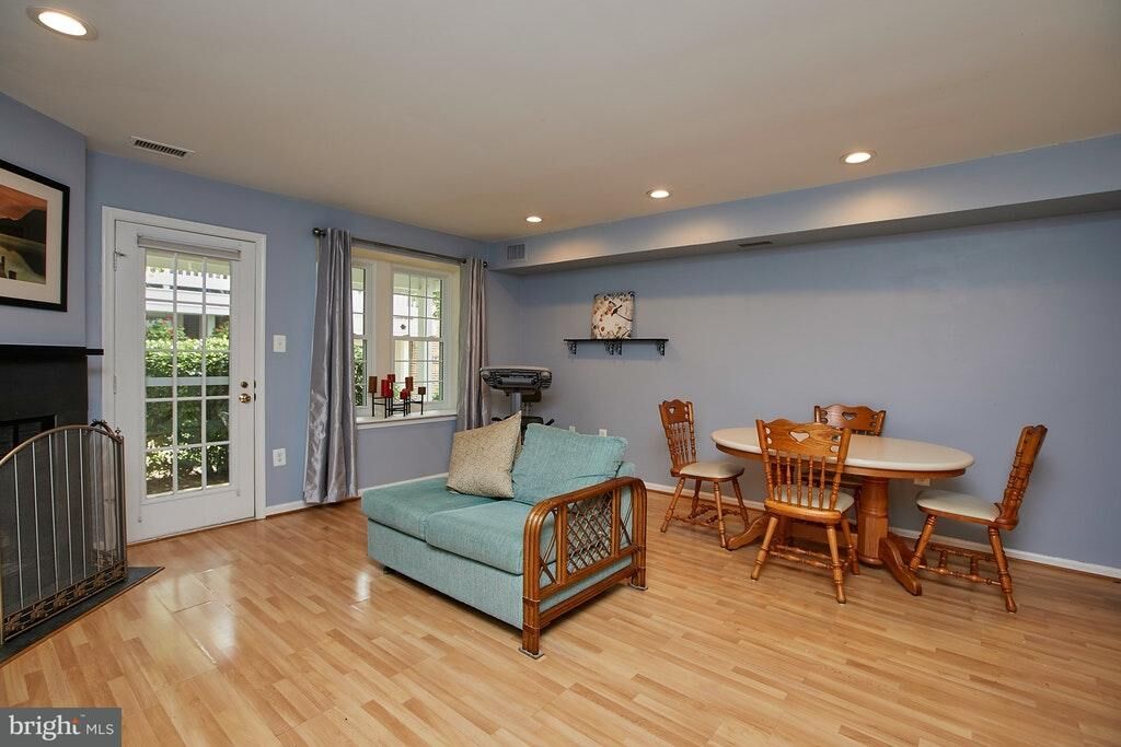 Property Photo: 2584 Arlington Mill Drive S E VA 22206
