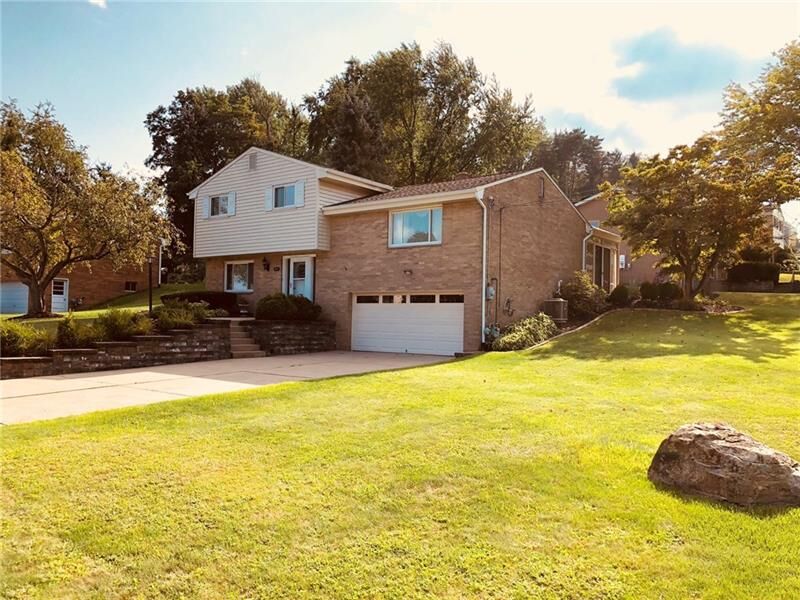 Property Photo:  59 Eichelberger Dr  PA 15108 