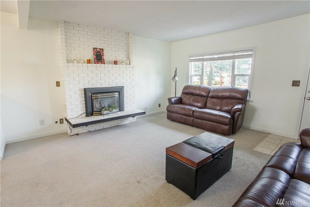 Property Photo:  1725 Skagit St  WA 98226 