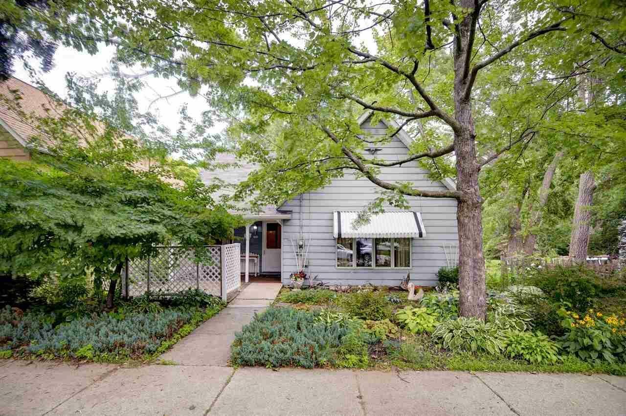 Property Photo:  300 N 6th St  WI 54115 