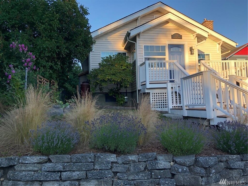 Property Photo: 716 Eastside St NE WA 98506