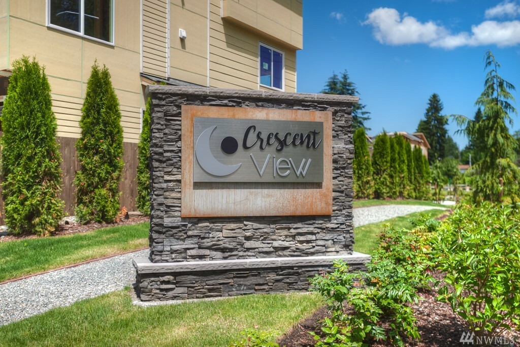 Property Photo: 15720 Meadow (B5) Rd 1032 WA 98087