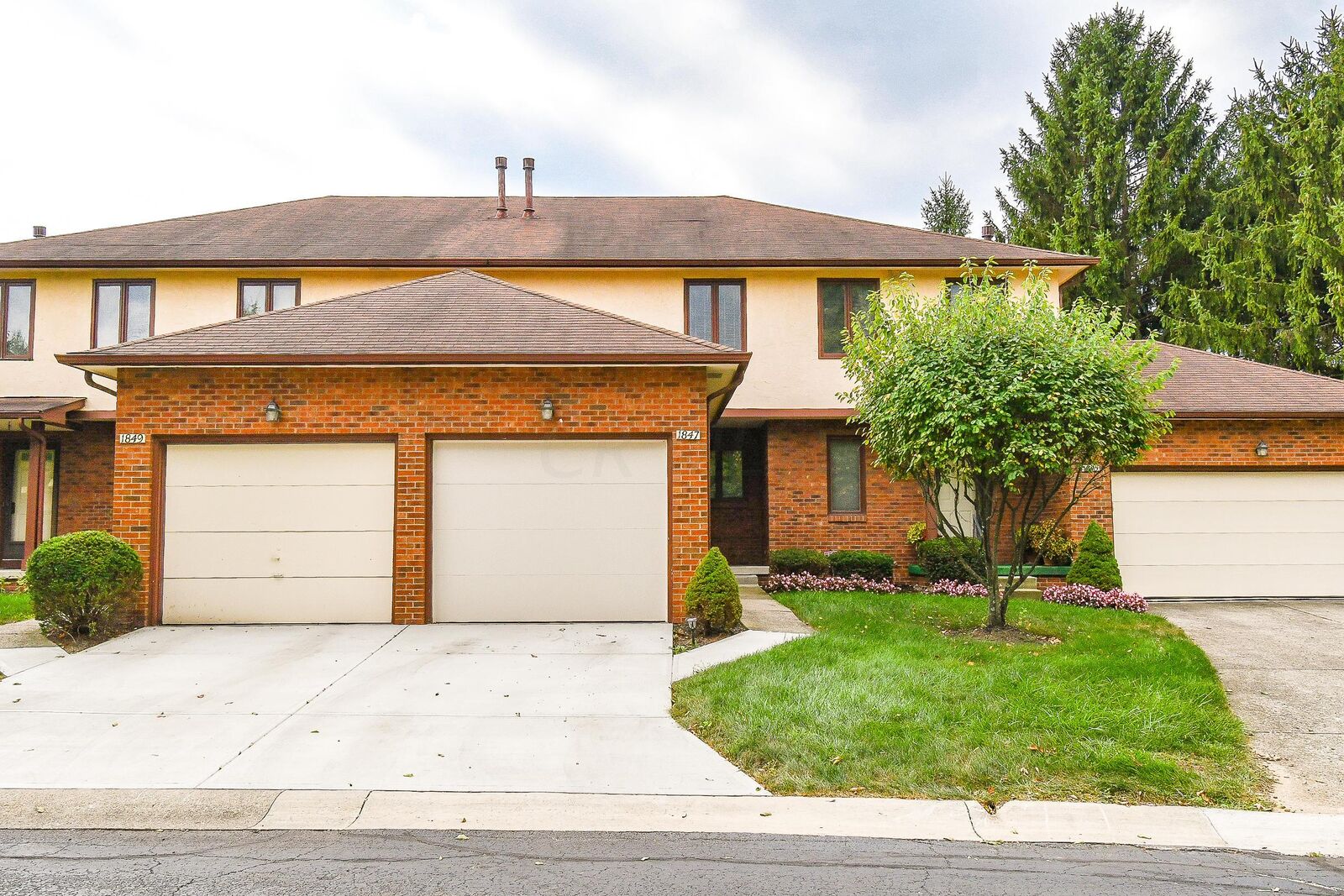 Property Photo: 1847 Misty Way OH 43232