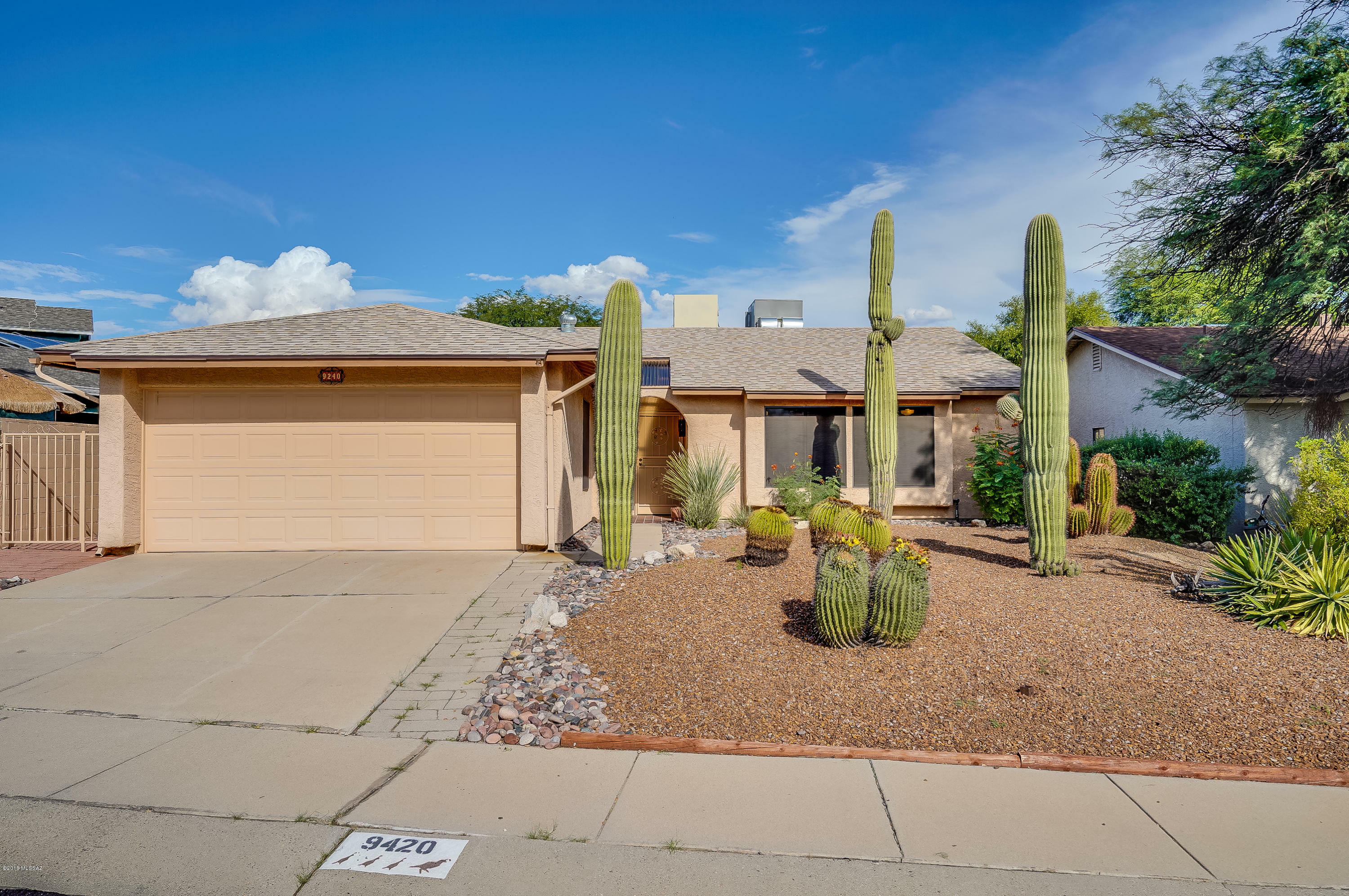 Property Photo:  9240 N Spotted Corn Place  AZ 85742 