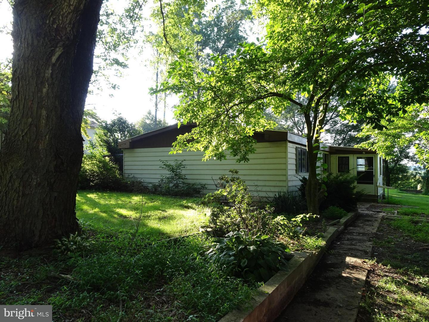 Property Photo:  18 Good Road  PA 17560 