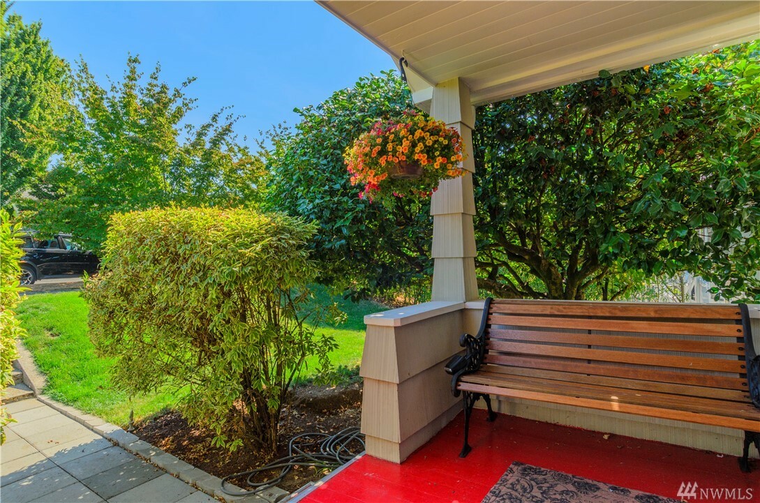 Property Photo: 4847 42nd Ave SW WA 98116