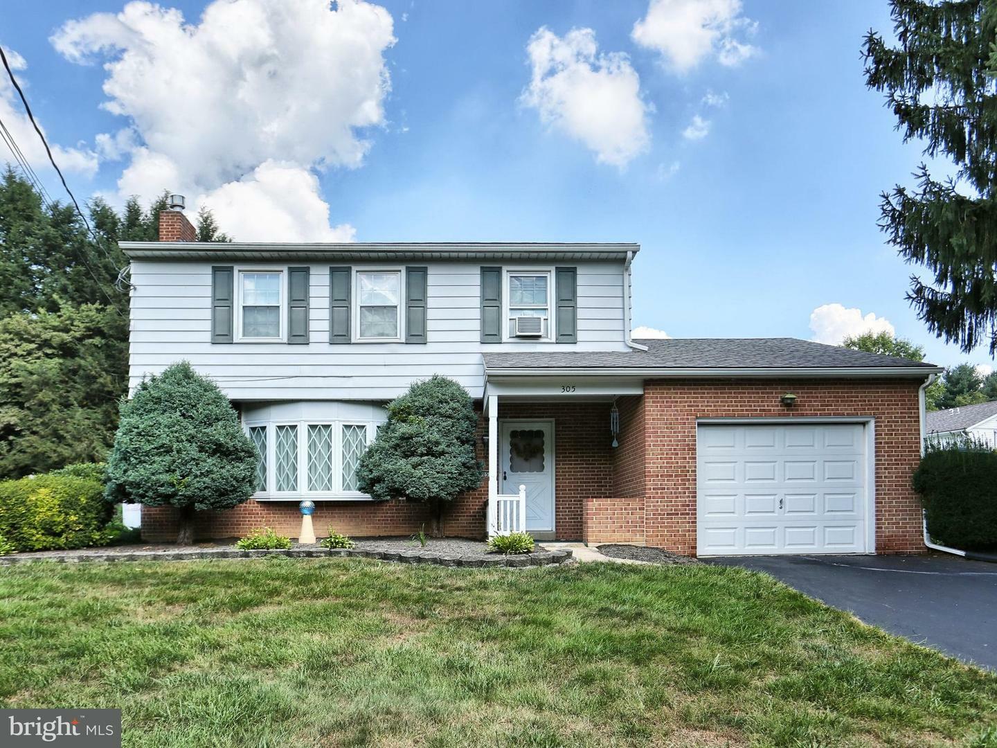 Property Photo:  305 Hemlock Road  PA 17055 