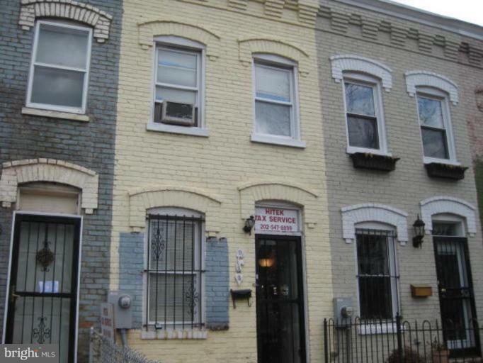 Property Photo:  933 8th Street NE  DC 20002 