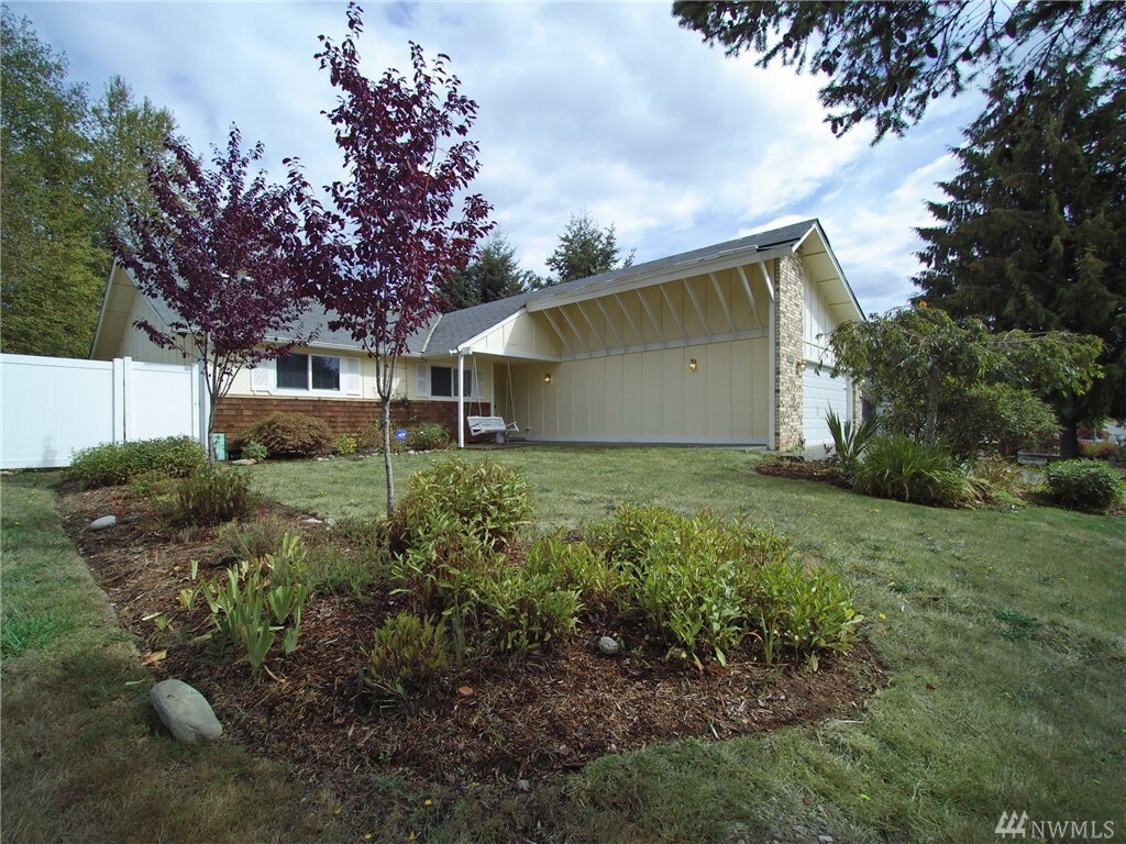 Property Photo:  2227 W 14th St  WA 98363 