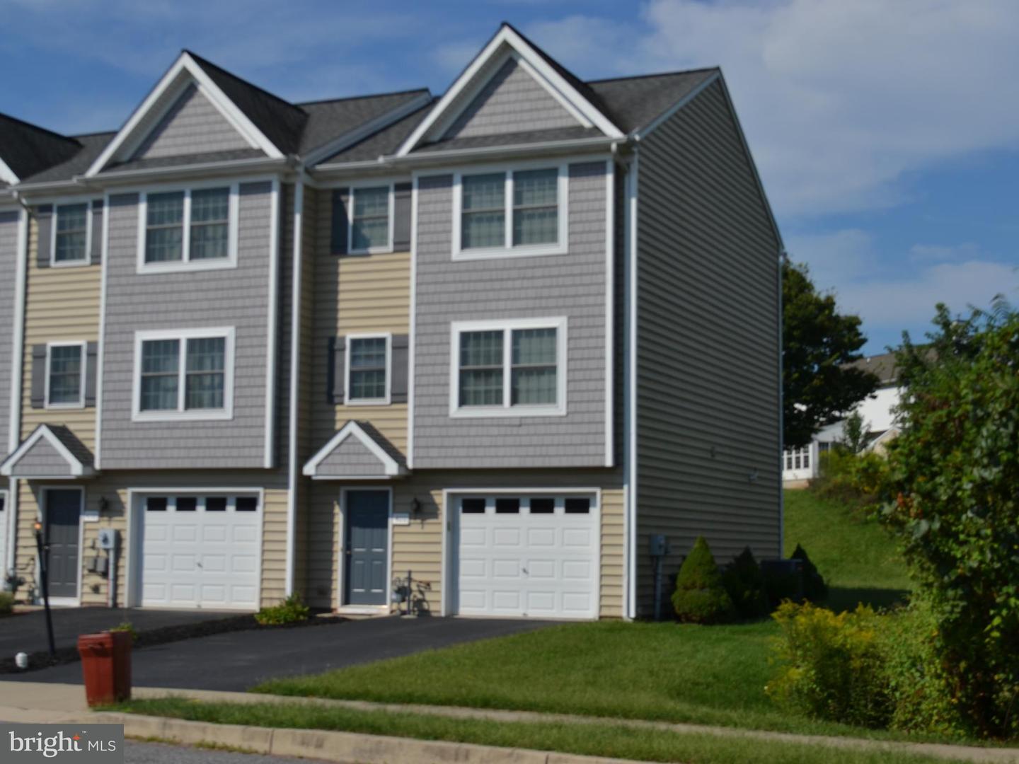 Property Photo: 105 Kentwell Drive PA 17406