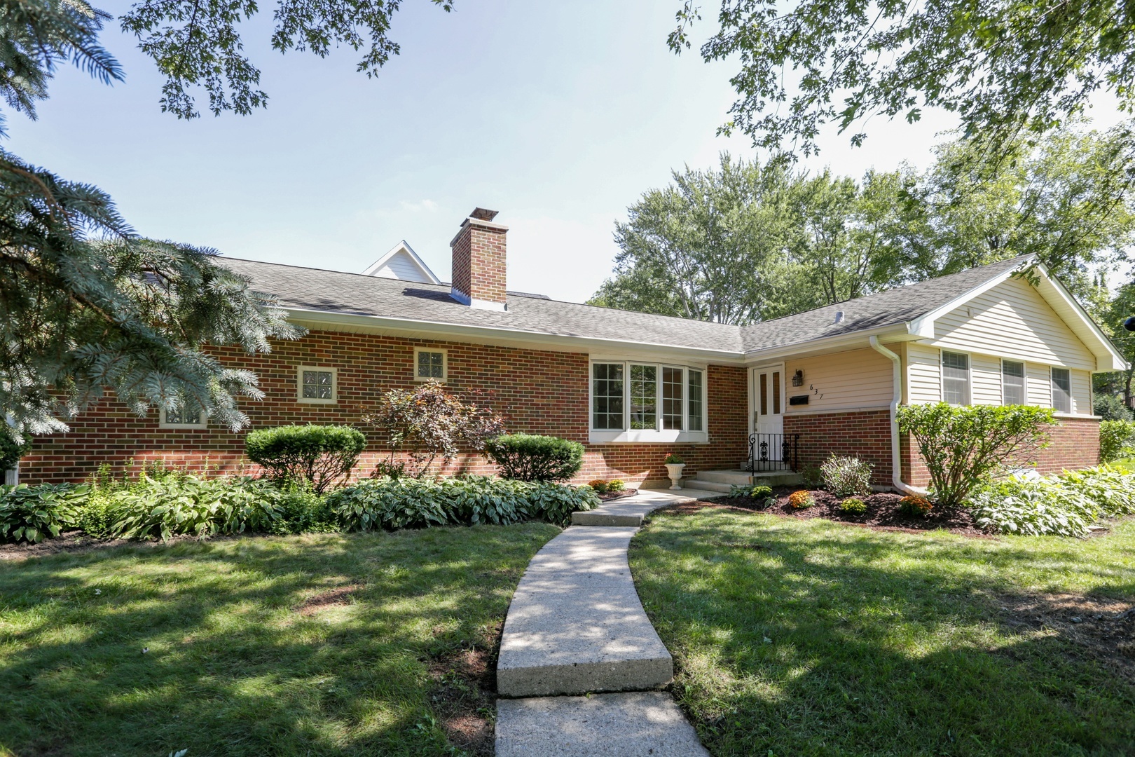 Property Photo: 637 Lill Street IL 60010