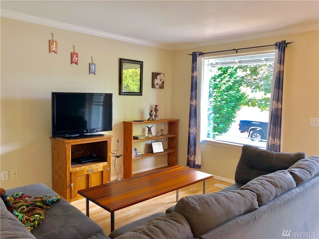 Property Photo: 412 Cedar Ave WA 98294