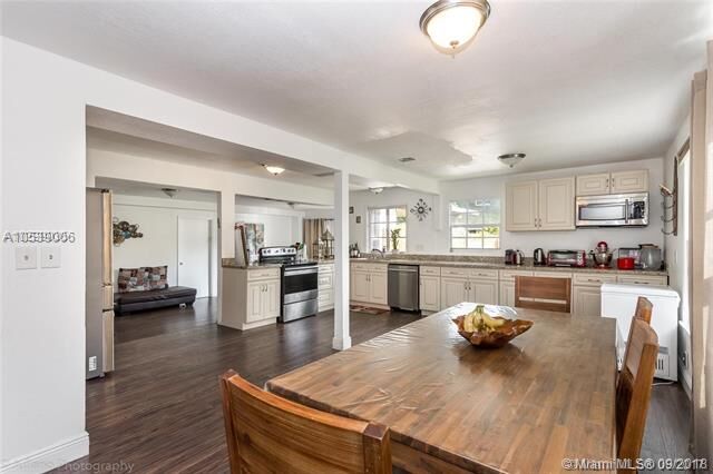 Property Photo: 4919 SW 28th Ave FL 33312