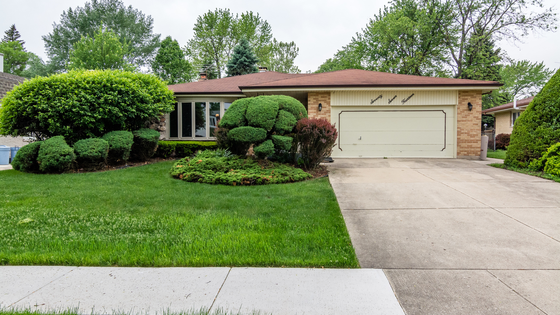 Property Photo: 7714 Stratford Place IL 60561