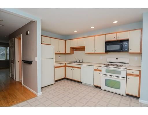 Property Photo: 105 Tennis Plaza Road 10 MA 01826