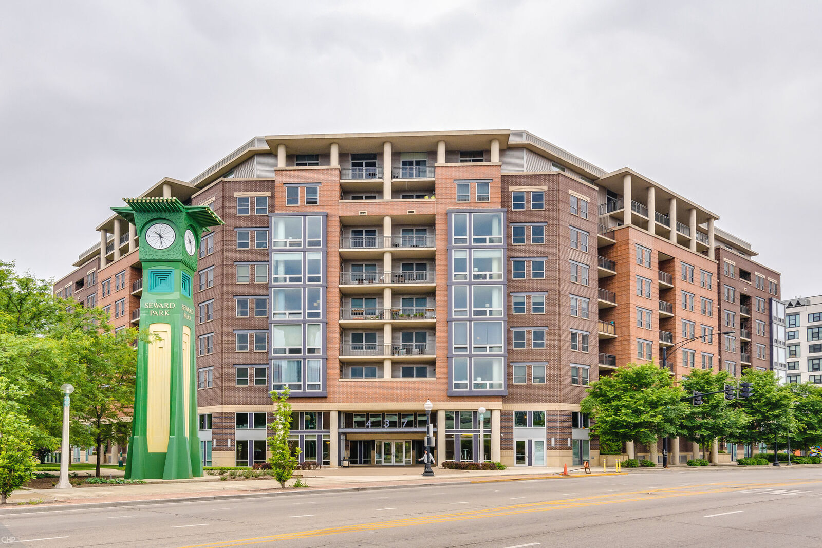 Property Photo: 437 W Division Street 516 IL 60610