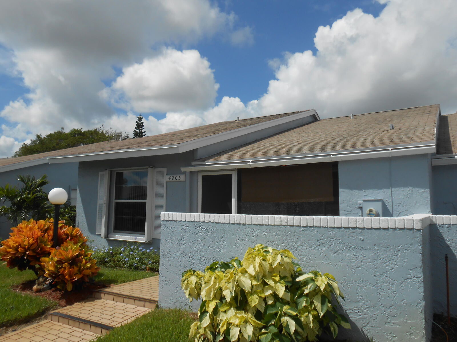 Property Photo: 4205 Lucerne Villas Lane FL 33467