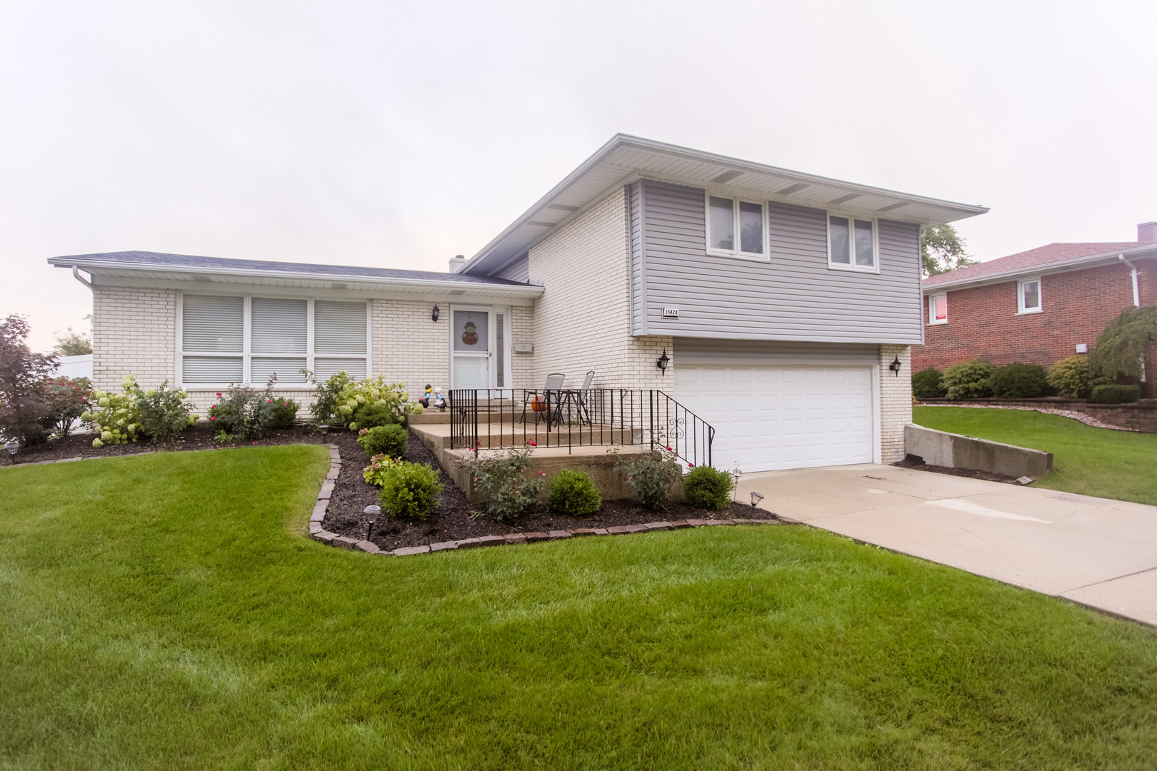 15428 Pine Drive  Oak Forest IL 60452 photo