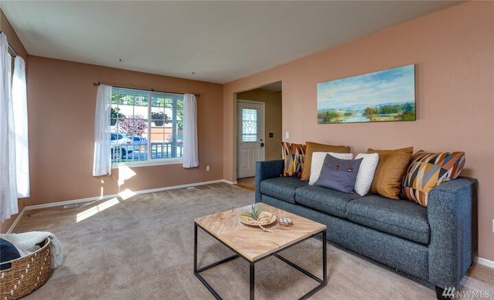 Property Photo:  909 SW 1st Ave  WA 98277 