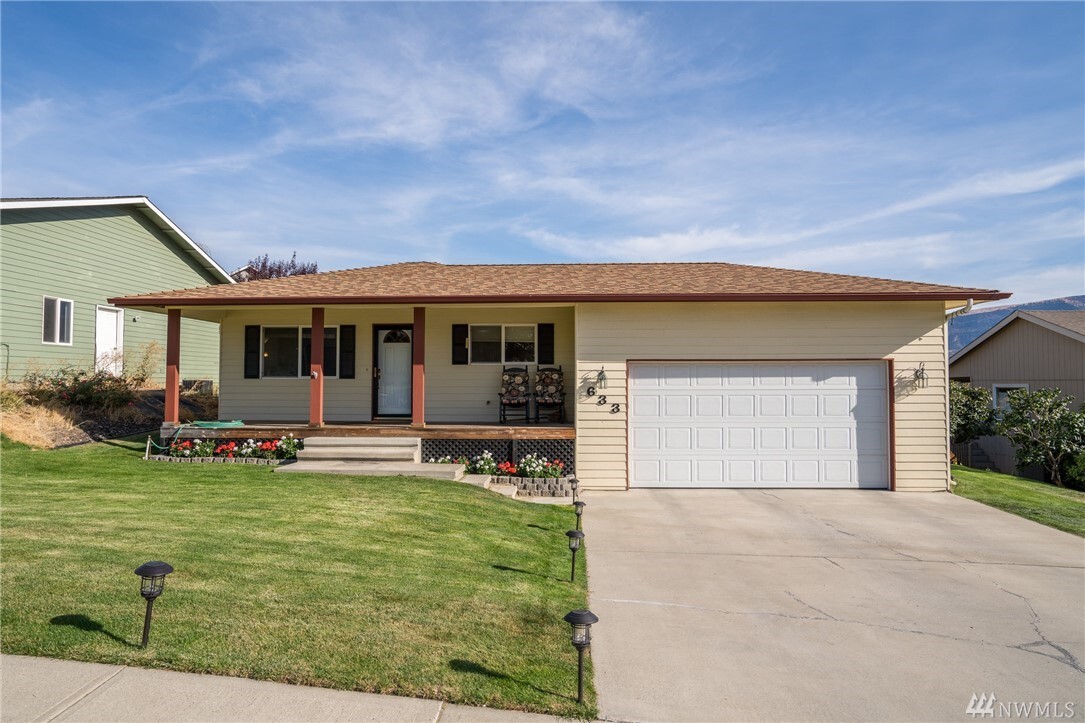 Property Photo:  633 S Lawler St  WA 98802 
