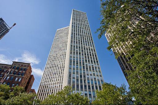 Property Photo: 2626 North Lakeview Avenue 3906 IL 60614