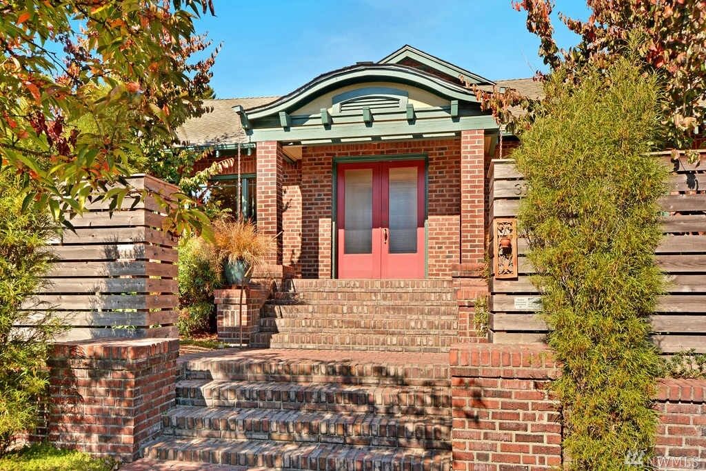 Property Photo:  3722 SW Admiral Wy  WA 98126 