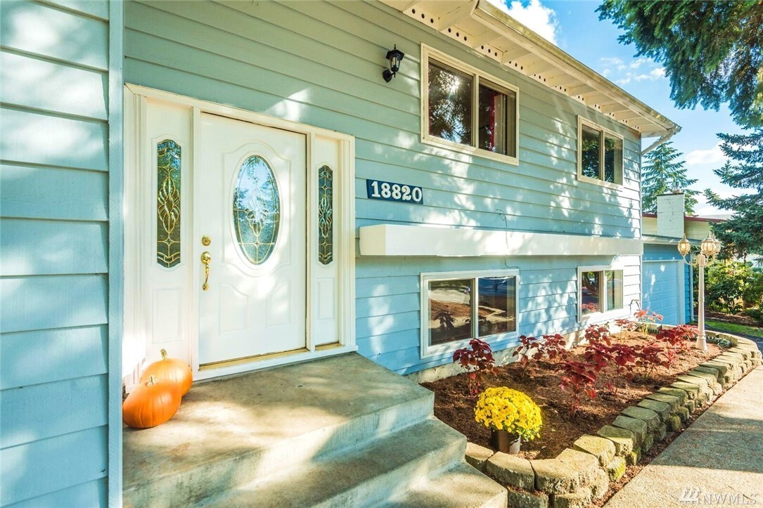 Property Photo:  18820 129th Place SE  WA 98058 