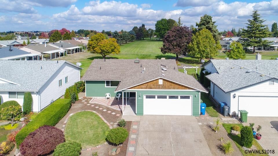 Property Photo: 2219 W Santiam Dr OR 97071