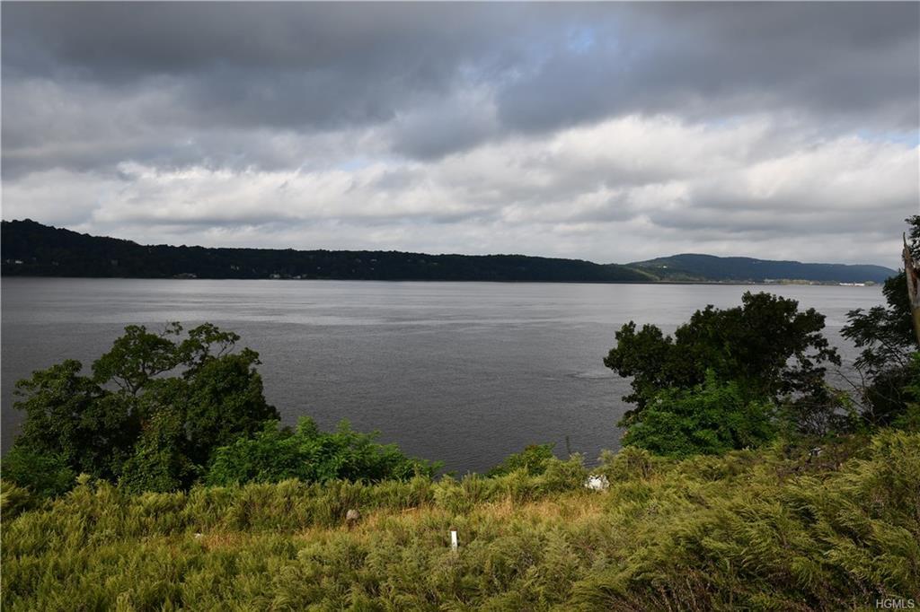 Property Photo: 11 Fairlawn Avenue NY 10522