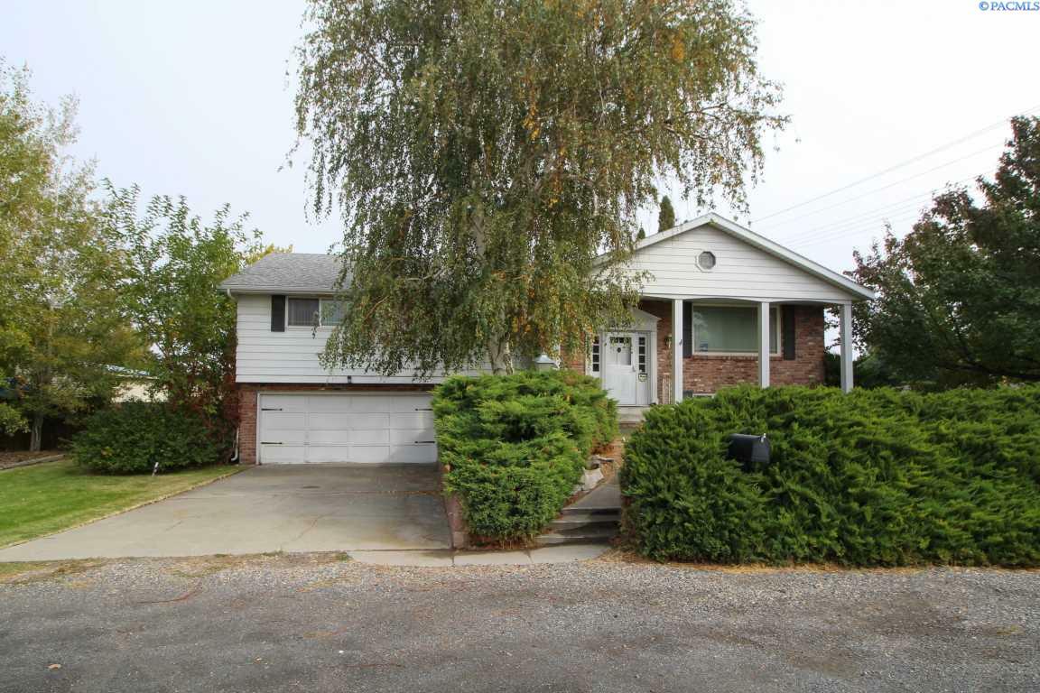 Property Photo:  2621 S Fruitland Street  WA 99337 