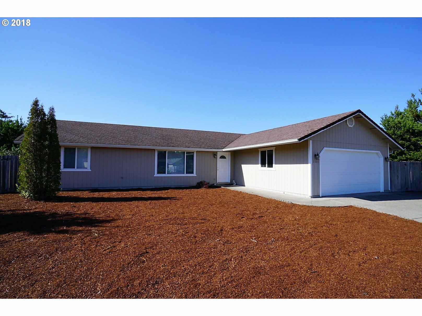 Property Photo: 1501 Willow Loop OR 97439