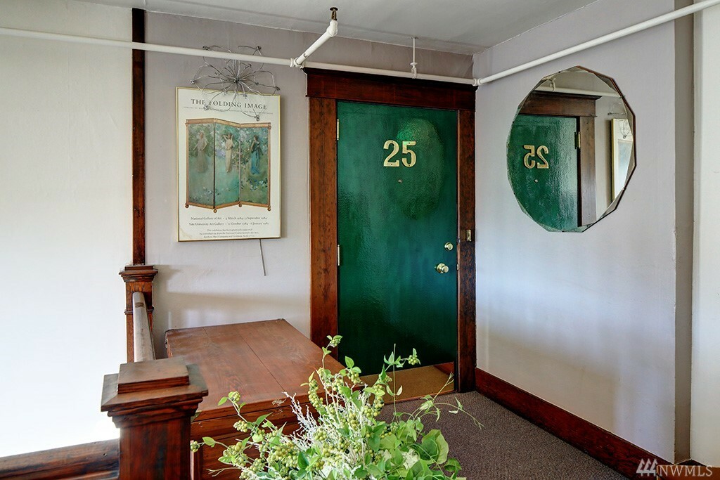 Property Photo: 409 16th Ave E 25 WA 98112