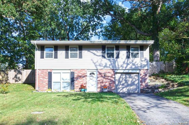 Property Photo: 706 Chatelet Lane 63011